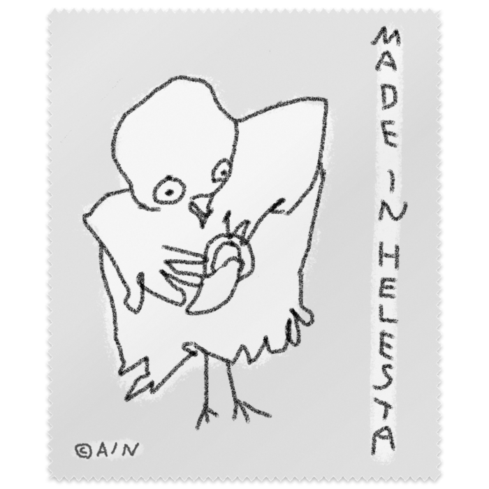 モノクルを拭くセバスピヨのメガネ拭きの公式画像