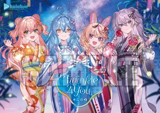 特製A3クリアポスターの見本画像。浴衣姿のイラストと「Twinkle 4 You」のロゴのライブのキービジュアルに、hololive productionのロゴとSAMPLEの文字が入っている。