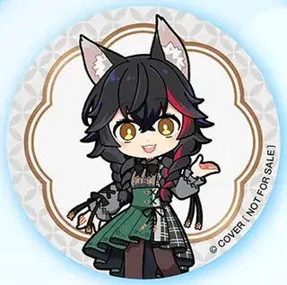 白い地に金の枠の柄で、緑のスカートの衣装のミニキャラが描かれた丸い缶バッジ。「© COVER NOT FOR SALE」の文字があります。