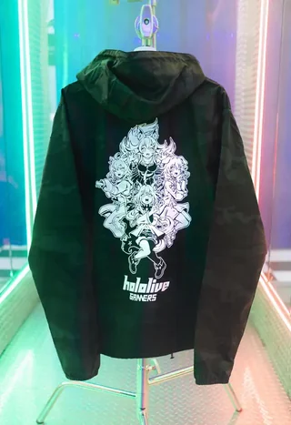 hololive GAMERS ブラックカモ ウインドブレーカーの商品画像(背面)
